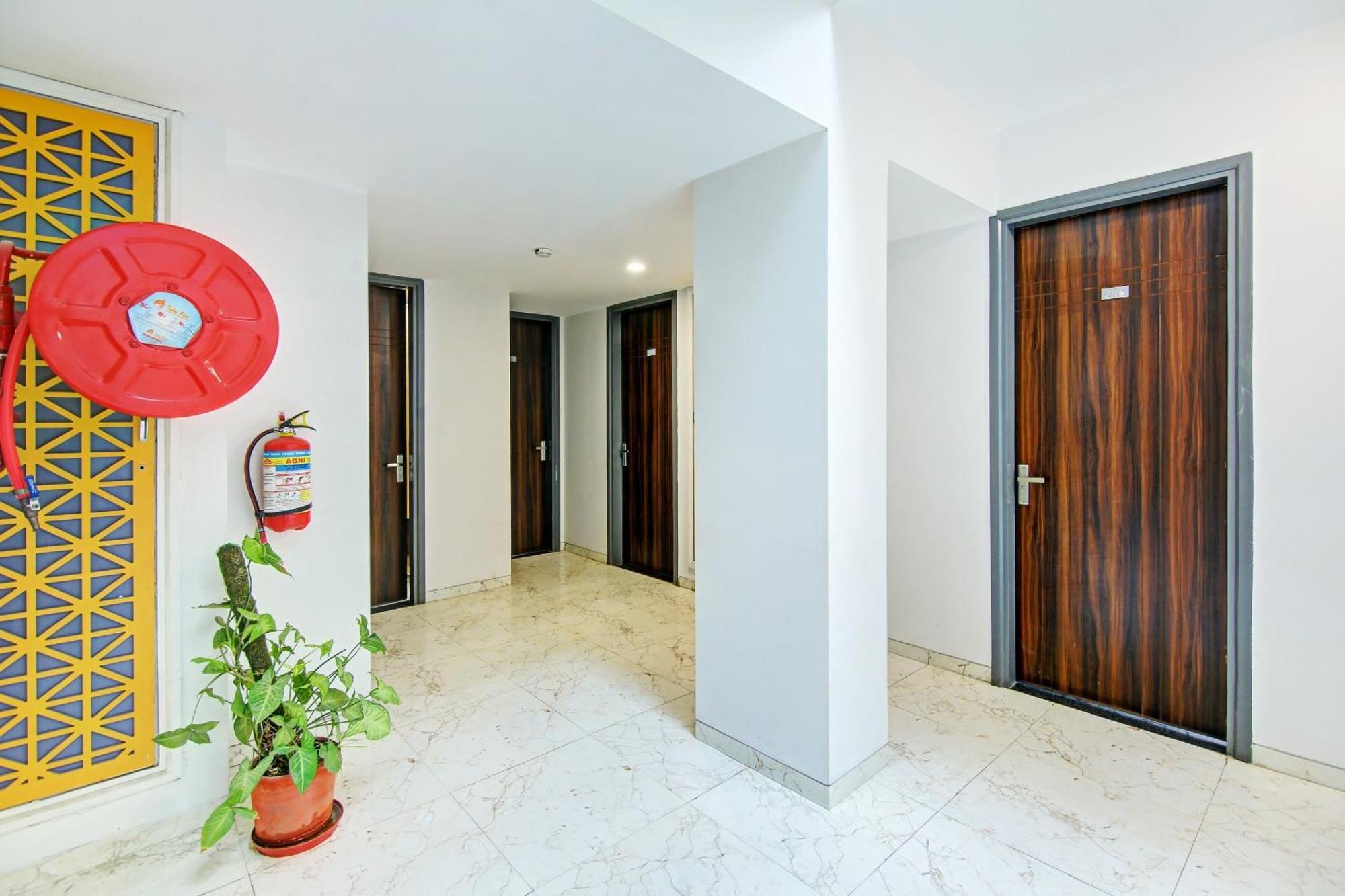 Super Townhouse Geetanjali Inn Gurgaon Exterior foto